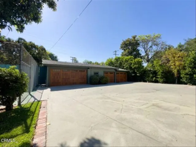 Driveway, 3 Garages, Carport, Workshop