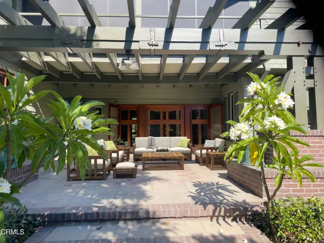VR Staged Pergola