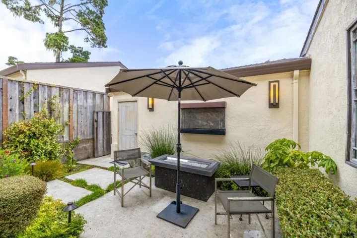 1007 Brentwood Court, Pacific Grove, California 93950