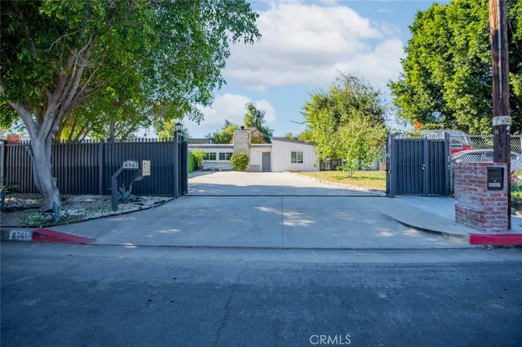 8561 Orion Avenue, North Hills, California 91343, 2 Bedrooms Bedrooms, ,2 BathroomsBathrooms,Residential Lease,For Rent,Orion,SR25159931