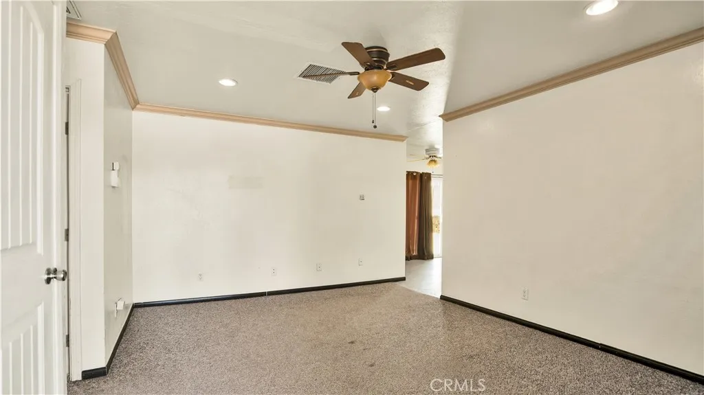 10934 Hess Boulevard, Morongo Valley, California 92256 home-pic-3