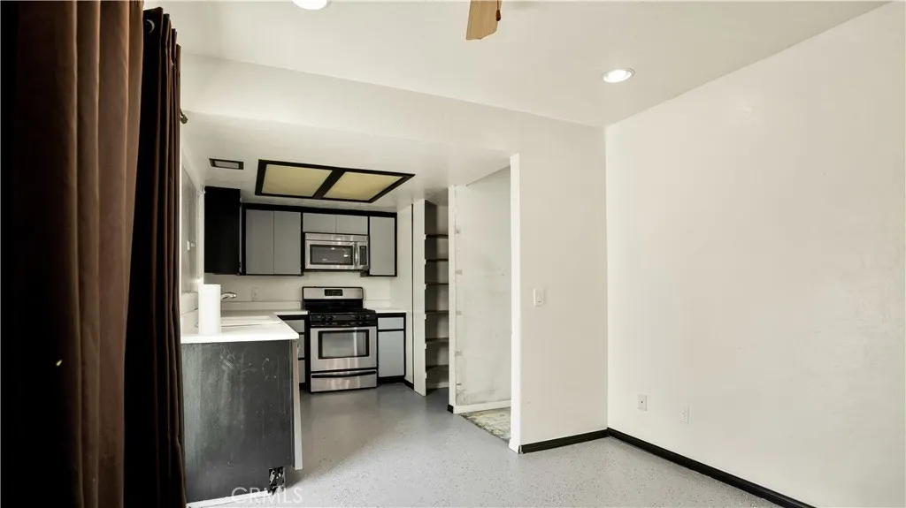 10934 Hess Boulevard, Morongo Valley, California 92256 home-pic-6