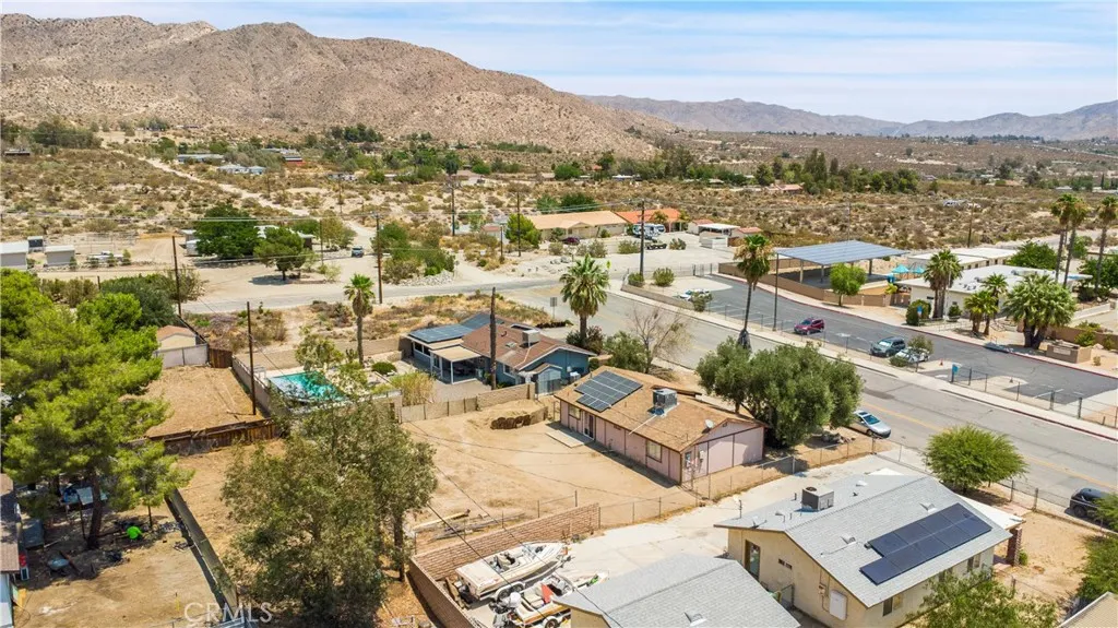 10934 Hess Boulevard, Morongo Valley, California 92256 home-pic-21