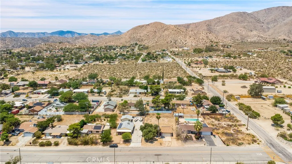 10934 Hess Boulevard, Morongo Valley, California 92256 home-pic-27