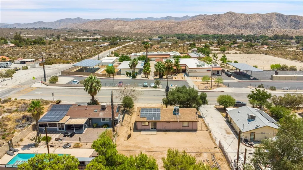 10934 Hess Boulevard, Morongo Valley, California 92256 home-pic-22