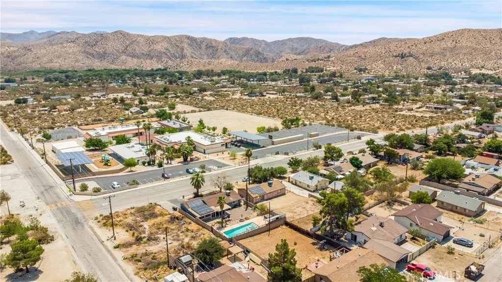 10934 Hess Boulevard, Morongo Valley, California 92256 home-pic-24