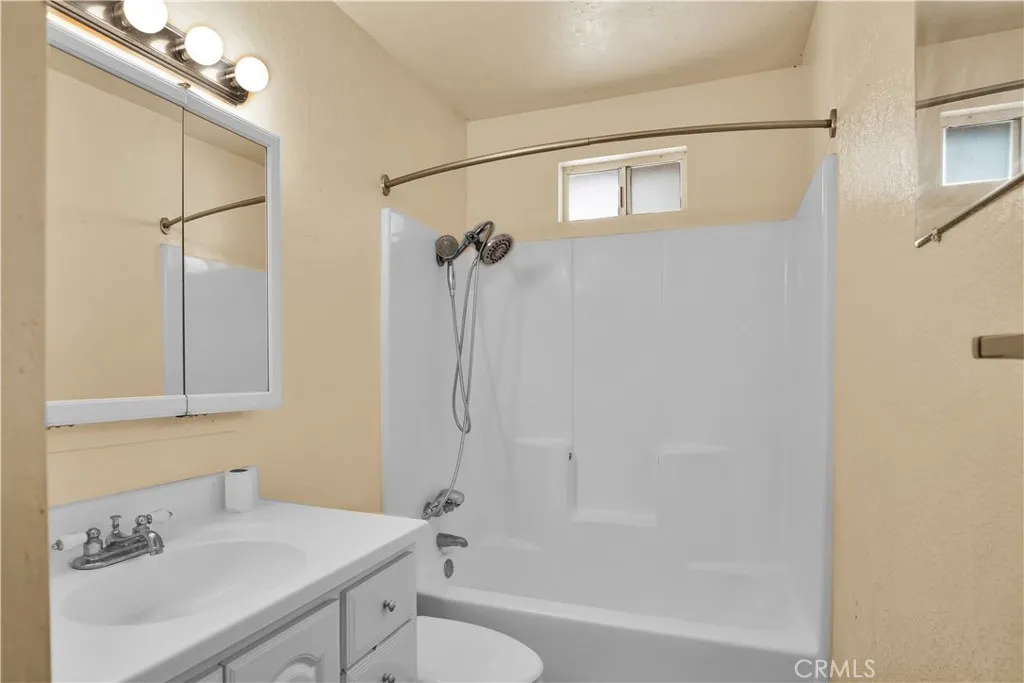 10934 Hess Boulevard, Morongo Valley, California 92256 home-pic-15