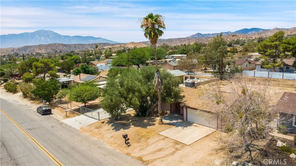 10934 Hess Boulevard, Morongo Valley, California 92256 home-pic-31
