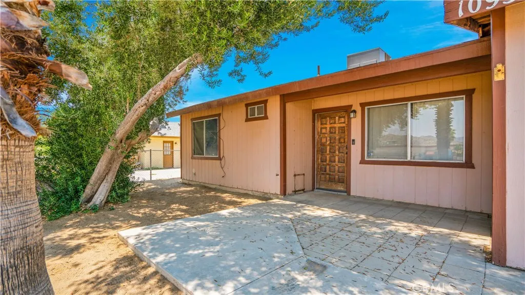 10934 Hess Boulevard, Morongo Valley, California 92256 home-pic-2