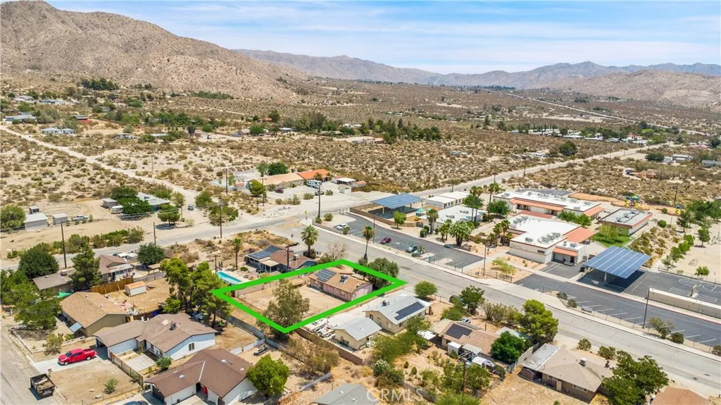 10934 Hess Boulevard, Morongo Valley, California 92256 home-pic-34