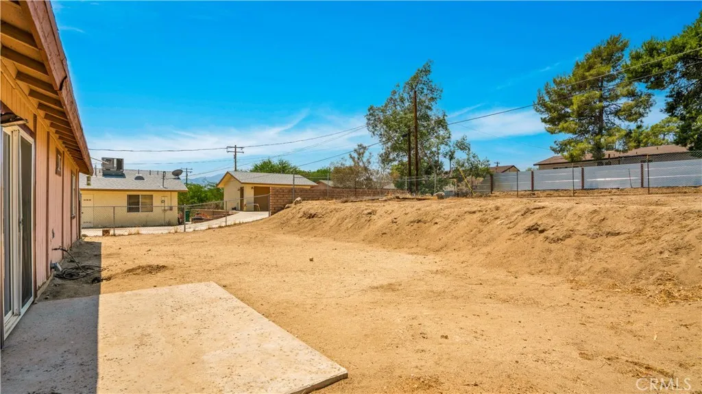 10934 Hess Boulevard, Morongo Valley, California 92256 home-pic-18
