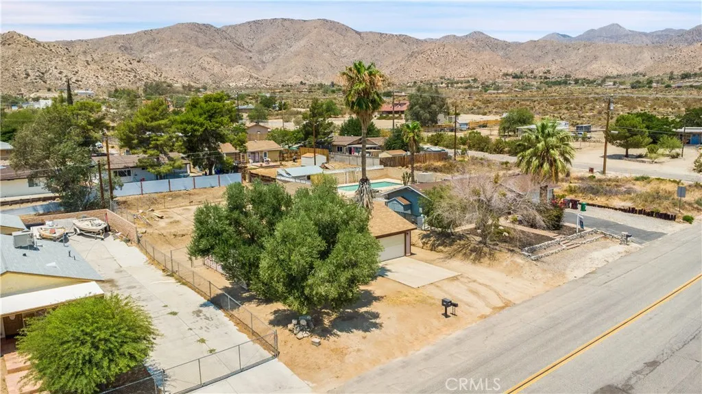 10934 Hess Boulevard, Morongo Valley, California 92256 home-pic-32