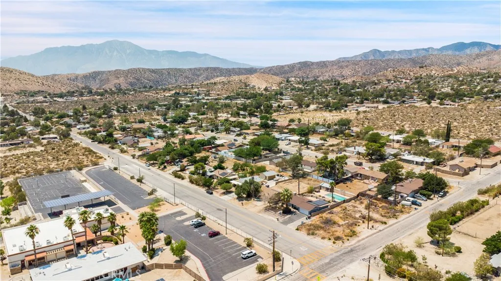 10934 Hess Boulevard, Morongo Valley, California 92256 home-pic-28