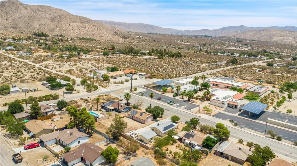 10934 Hess Boulevard, Morongo Valley, California 92256 home-pic-25