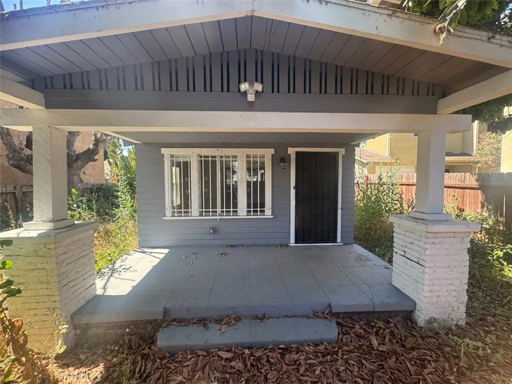 788 E 40th Place, Los Angeles, California 90011 home-pic-0