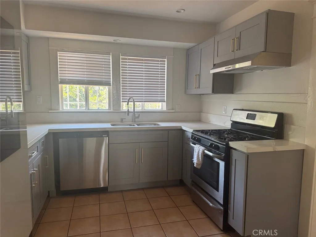 788 E 40th Place, Los Angeles, California 90011 home-pic-9