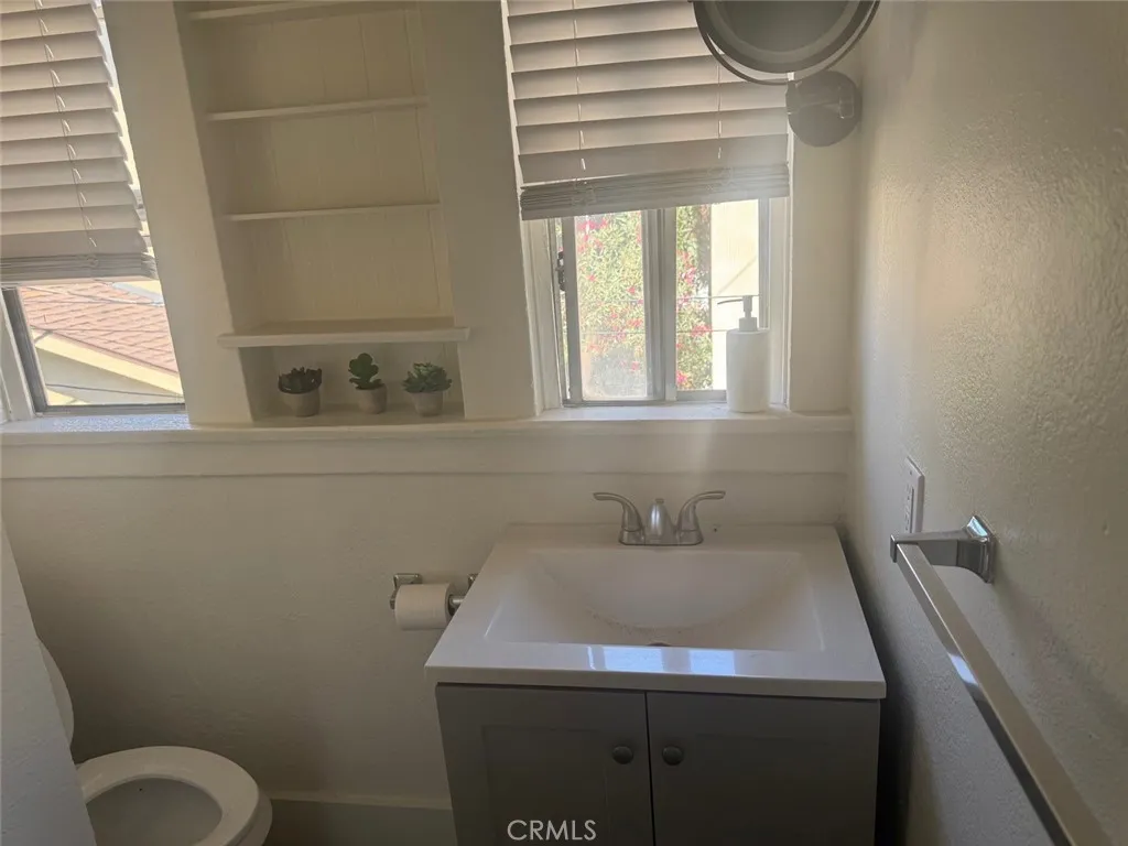788 E 40th Place, Los Angeles, California 90011 home-pic-21
