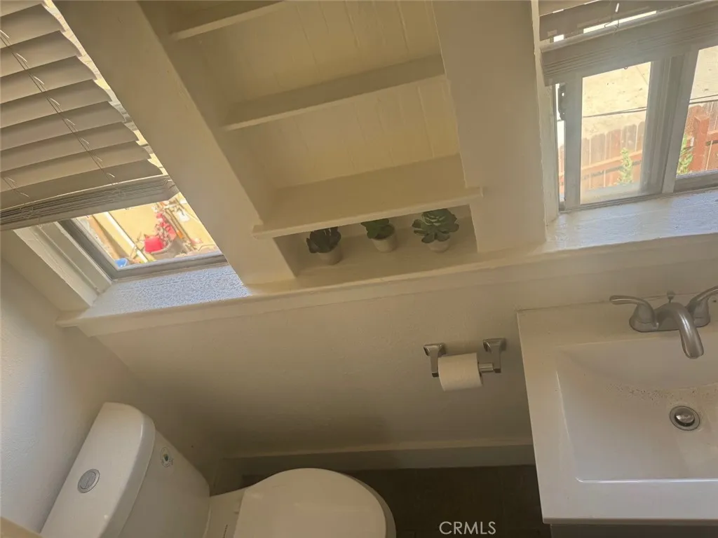 788 E 40th Place, Los Angeles, California 90011 home-pic-22