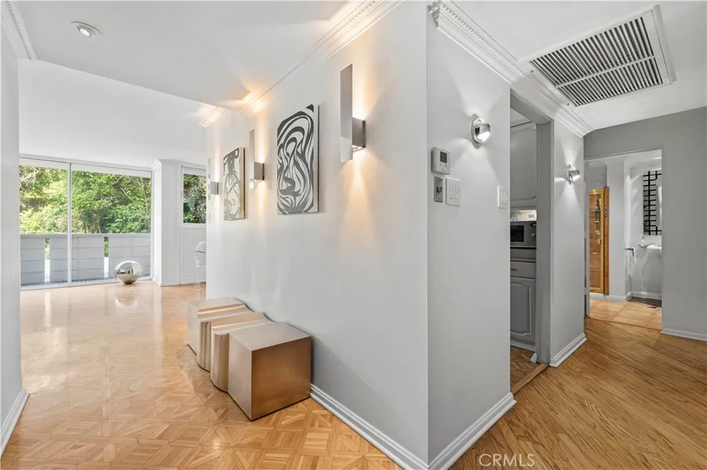 8787 Shoreham Drive 201, West Hollywood, California 90069 home-pic-18