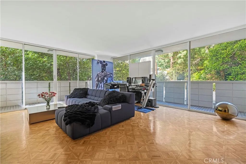 8787 Shoreham Drive 201, West Hollywood, California 90069 home-pic-20