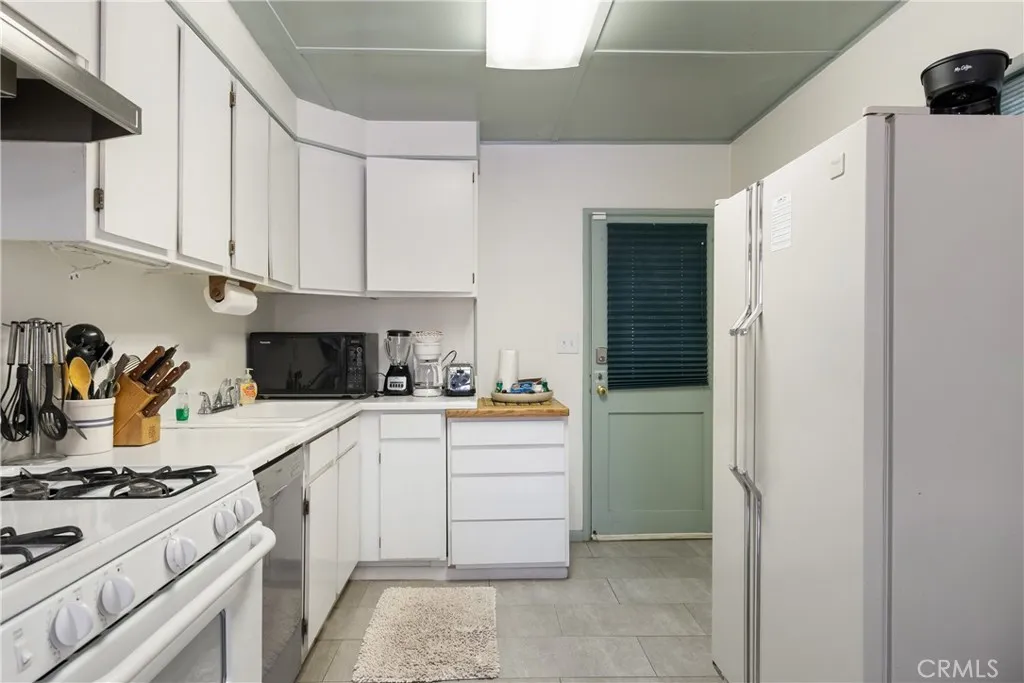 1005 Nana Avenue, Big Bear City, California 92314 home-pic-7