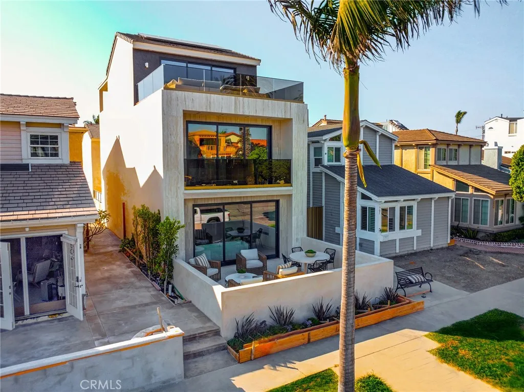 505 17th Street, Huntington Beach, California 92648, 3 Bedrooms Bedrooms, ,3 BathroomsBathrooms,Residential,For Sale,17th,SB25160361