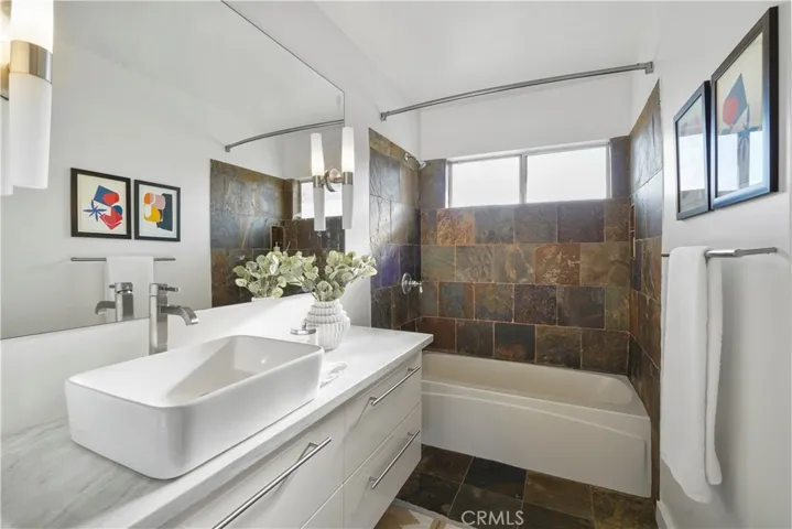 4343 Finley Avenue 36, Los Angeles, California 90027