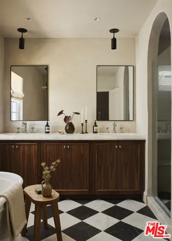 4140 Elmer Avenue, North Hollywood, California 91602