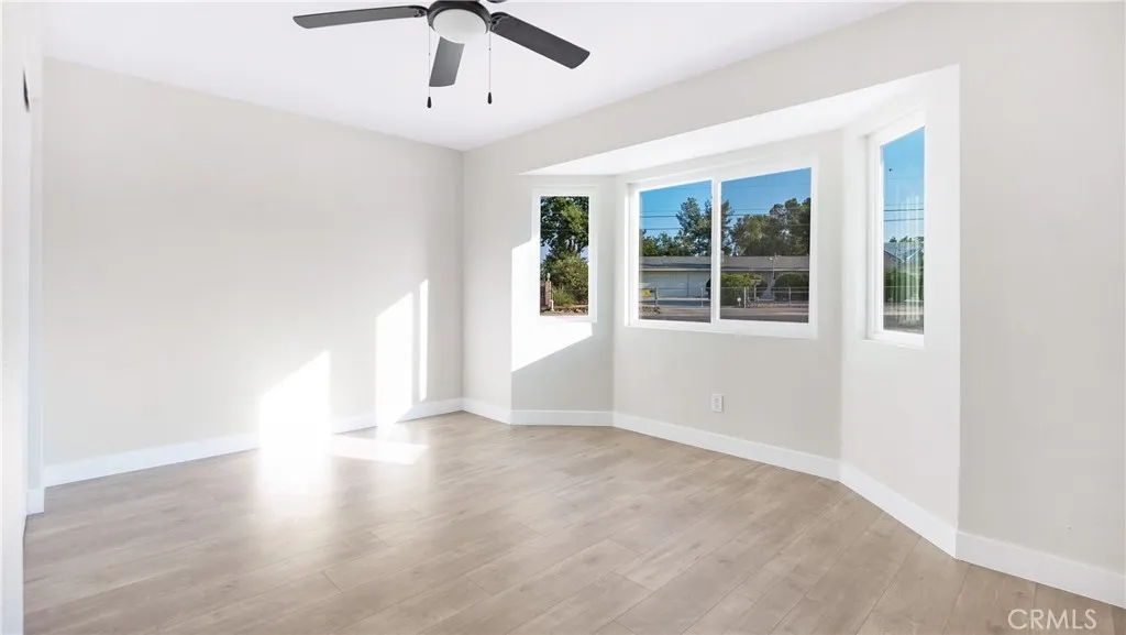 10219 Victor Avenue, Hesperia, California 92345 home-pic-10