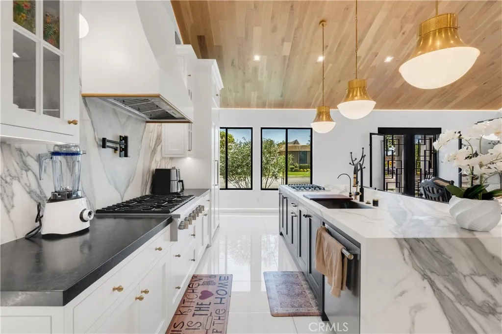 9509 Downey Avenue, Downey, California 90240 home-pic-13