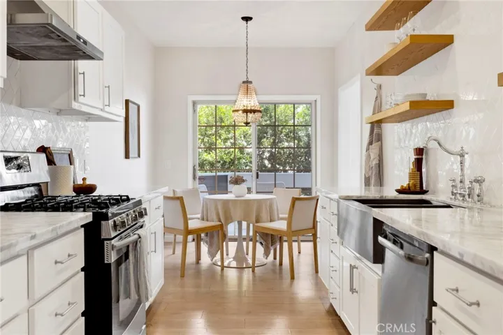 1840 Veteran Avenue 101, Los Angeles, California 90025, 2 Bedrooms Bedrooms, ,3 BathroomsBathrooms,Residential,For Sale,Veteran,WS25159838