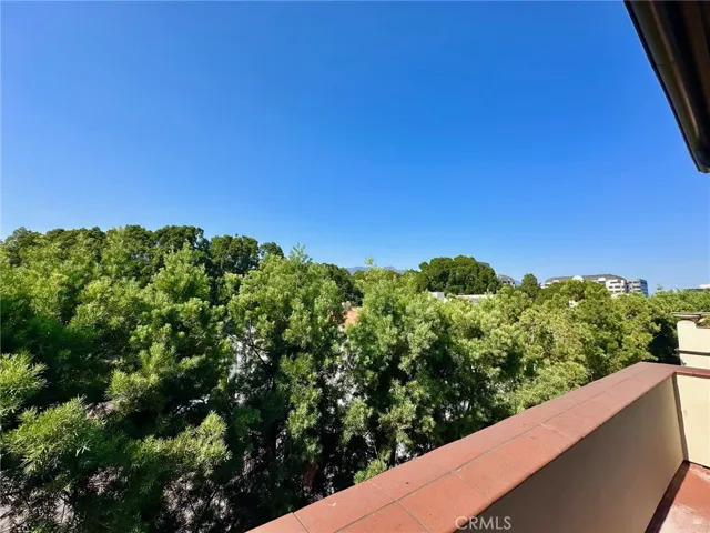 108 S El Molino Avenue 302, Pasadena, California 91101