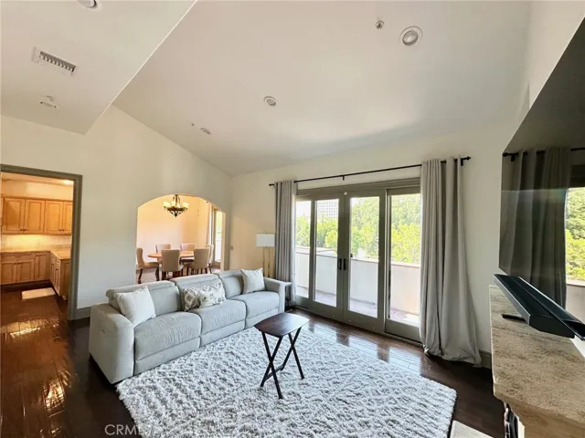 108 S El Molino Avenue 302, Pasadena, California 91101