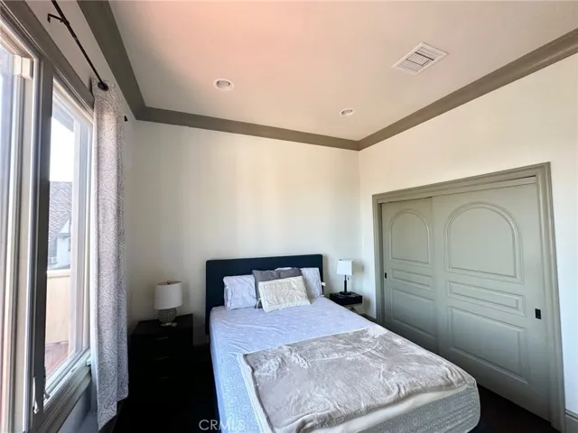 108 S El Molino Avenue 302, Pasadena, California 91101