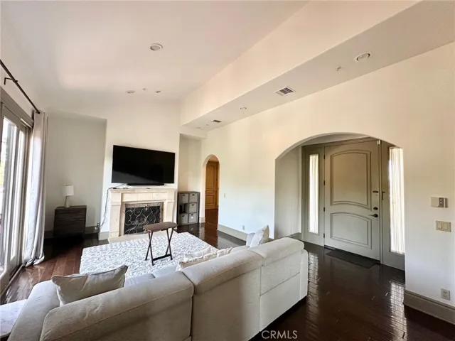 108 S El Molino Avenue 302, Pasadena, California 91101