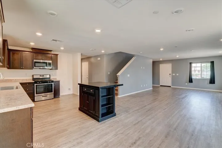 Kitchen/Living Room/Entrance