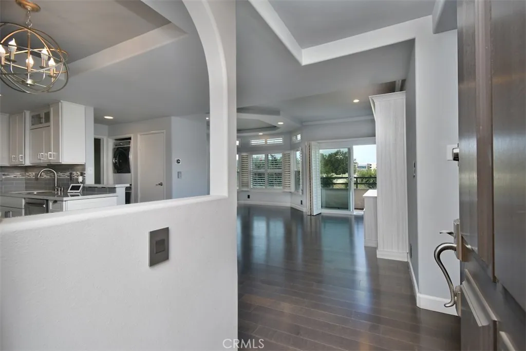 4230 Colfax Avenue 201, Studio City, California 91604 home-pic-1