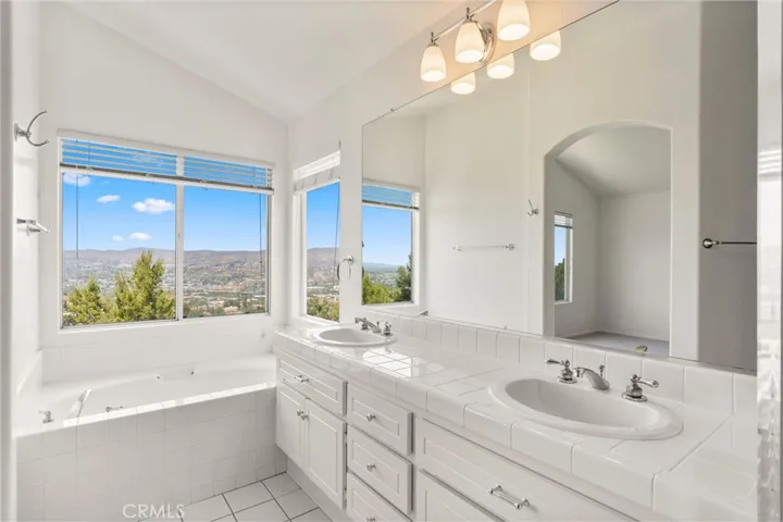 917 S Dylan Way, Anaheim Hills, California 92808