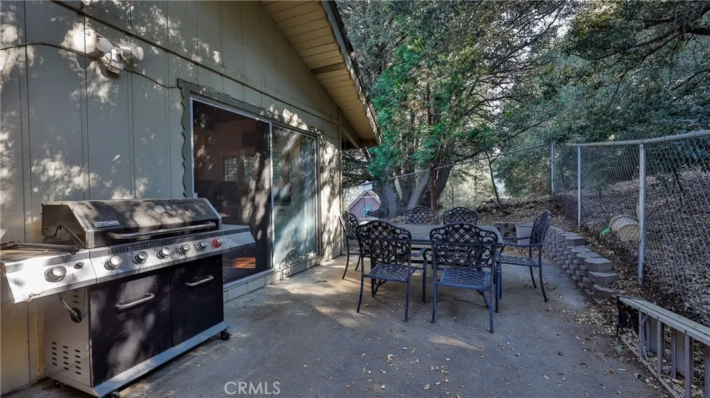 370 Weisshorn Drive, Crestline, California 92325 home-pic-26