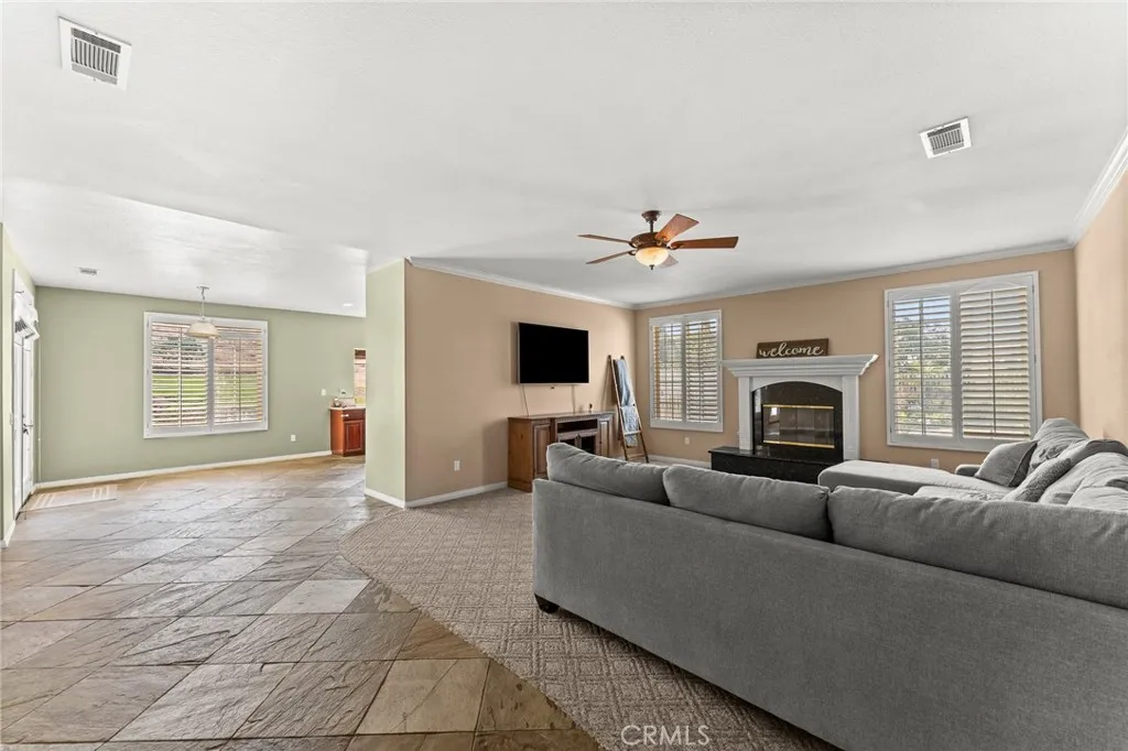 10927 Deer Valley Road, Yucaipa, California 92399 home-pic-20