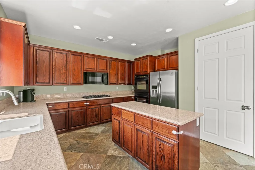 10927 Deer Valley Road, Yucaipa, California 92399 home-pic-15