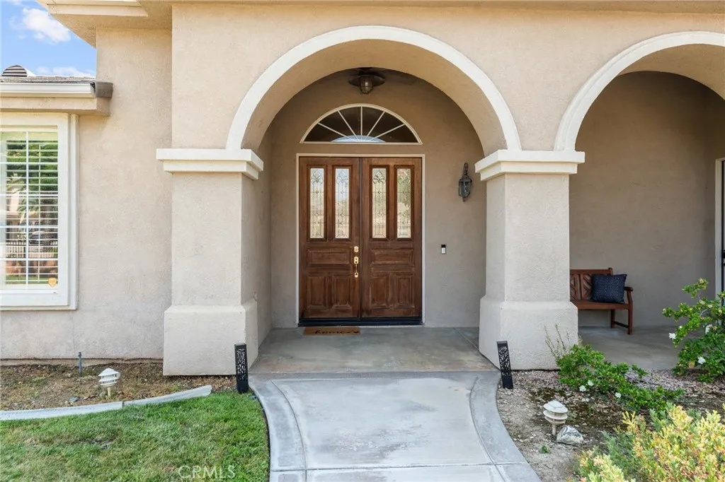 10927 Deer Valley Road, Yucaipa, California 92399 home-pic-5