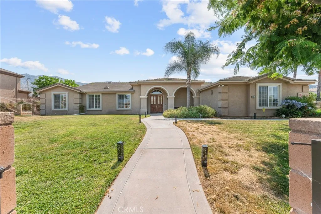 10927 Deer Valley Road, Yucaipa, California 92399 home-pic-1