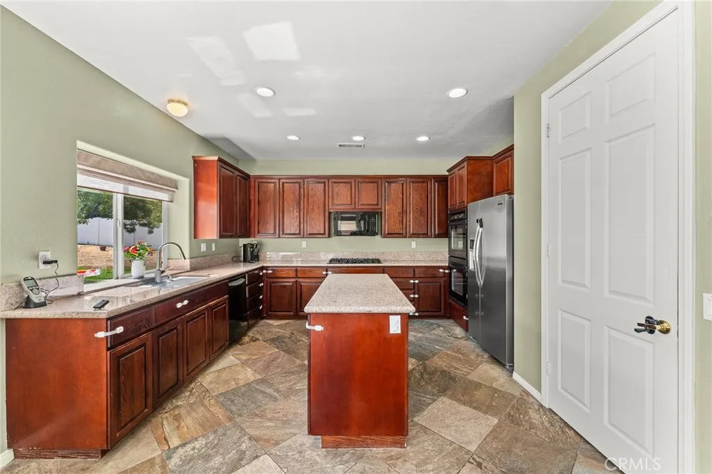 10927 Deer Valley Road, Yucaipa, California 92399 home-pic-14