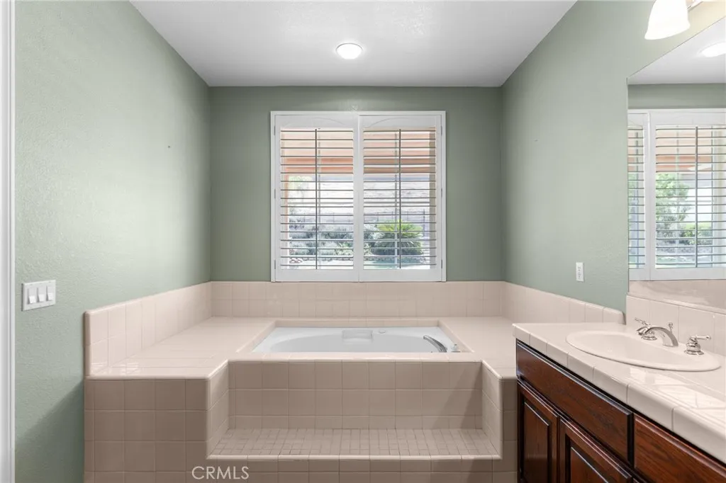 10927 Deer Valley Road, Yucaipa, California 92399 home-pic-31