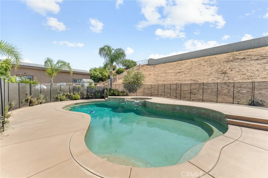 10927 Deer Valley Road, Yucaipa, California 92399 home-pic-42