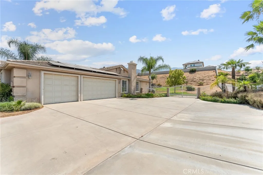 10927 Deer Valley Road, Yucaipa, California 92399 home-pic-3