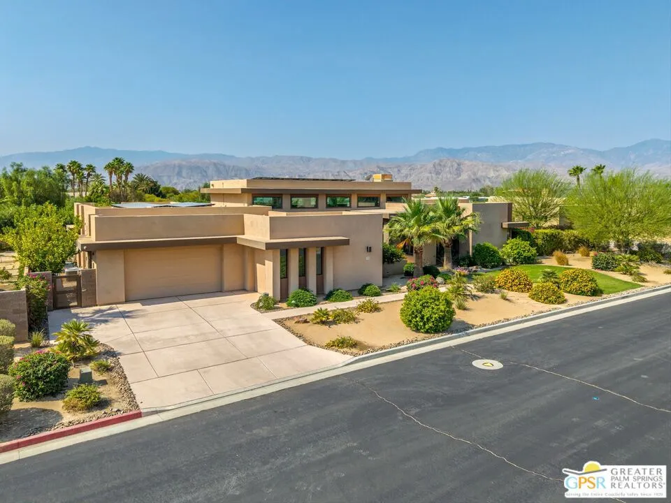 15 Via Montagna, Rancho Mirage, California 92270, 3 Bedrooms Bedrooms, ,4 BathroomsBathrooms,Residential,For Sale,Via Montagna,25565635PS