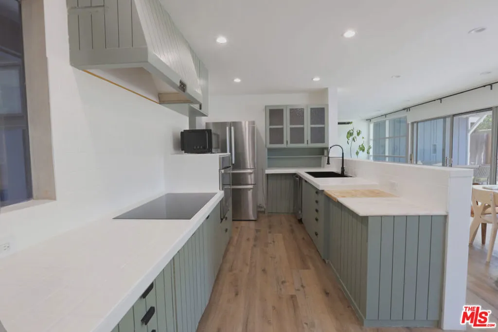 7058 Petit Avenue, Van Nuys, California 91406 home-pic-28