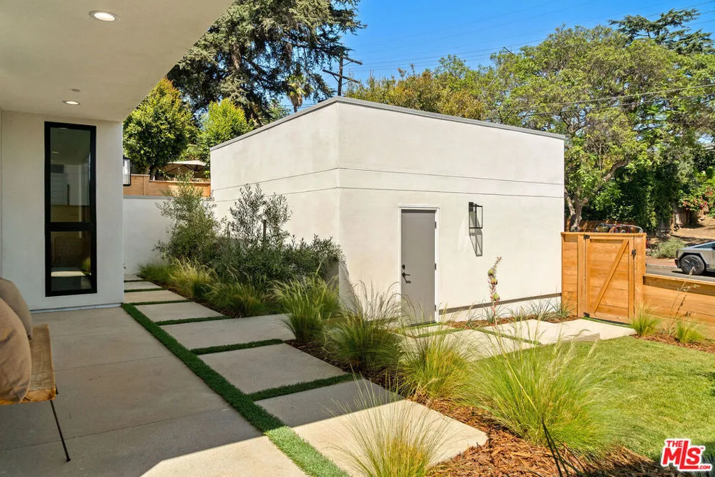 1615 N Coronado Street, Los Angeles, California 90026 home-pic-9